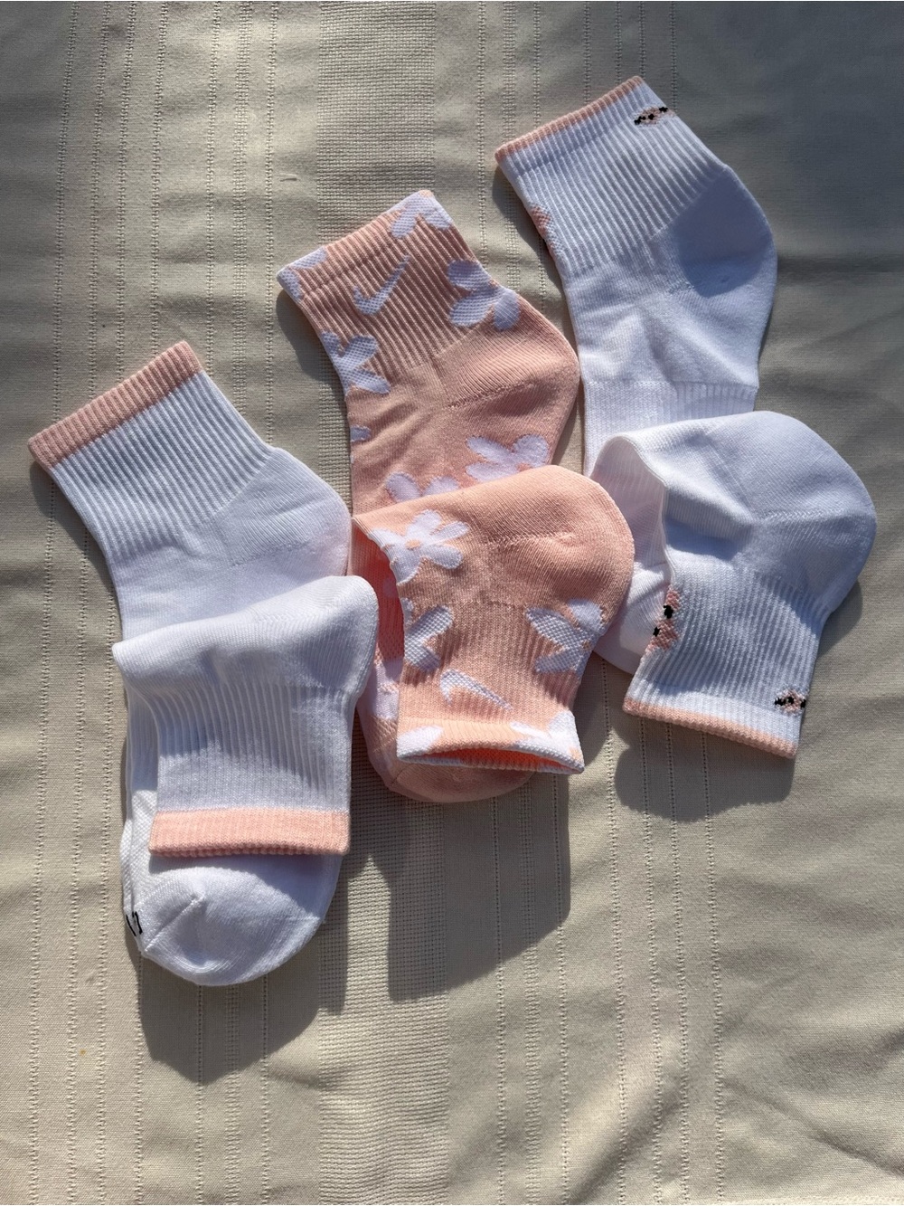 Nike DriFit White & Pink Ankle Socks - 3-Pack - Picture 12 of 14
